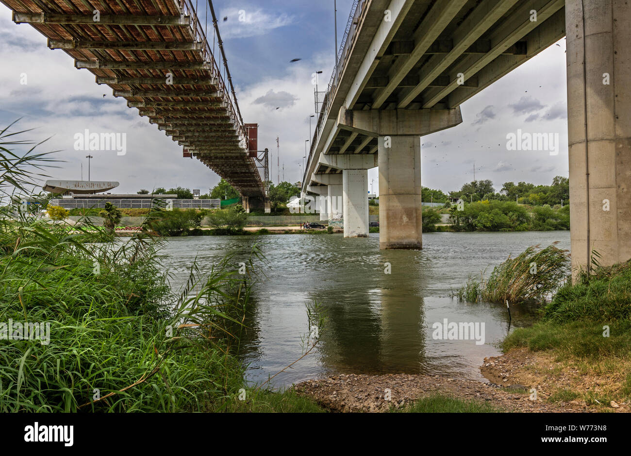 Mexicans crossing rio grande hires stock photography and images Alamy