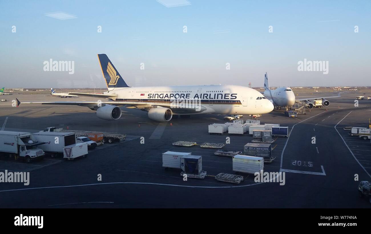 Singapore airlines A380-800 at JKF airport in New York Stock Photo
