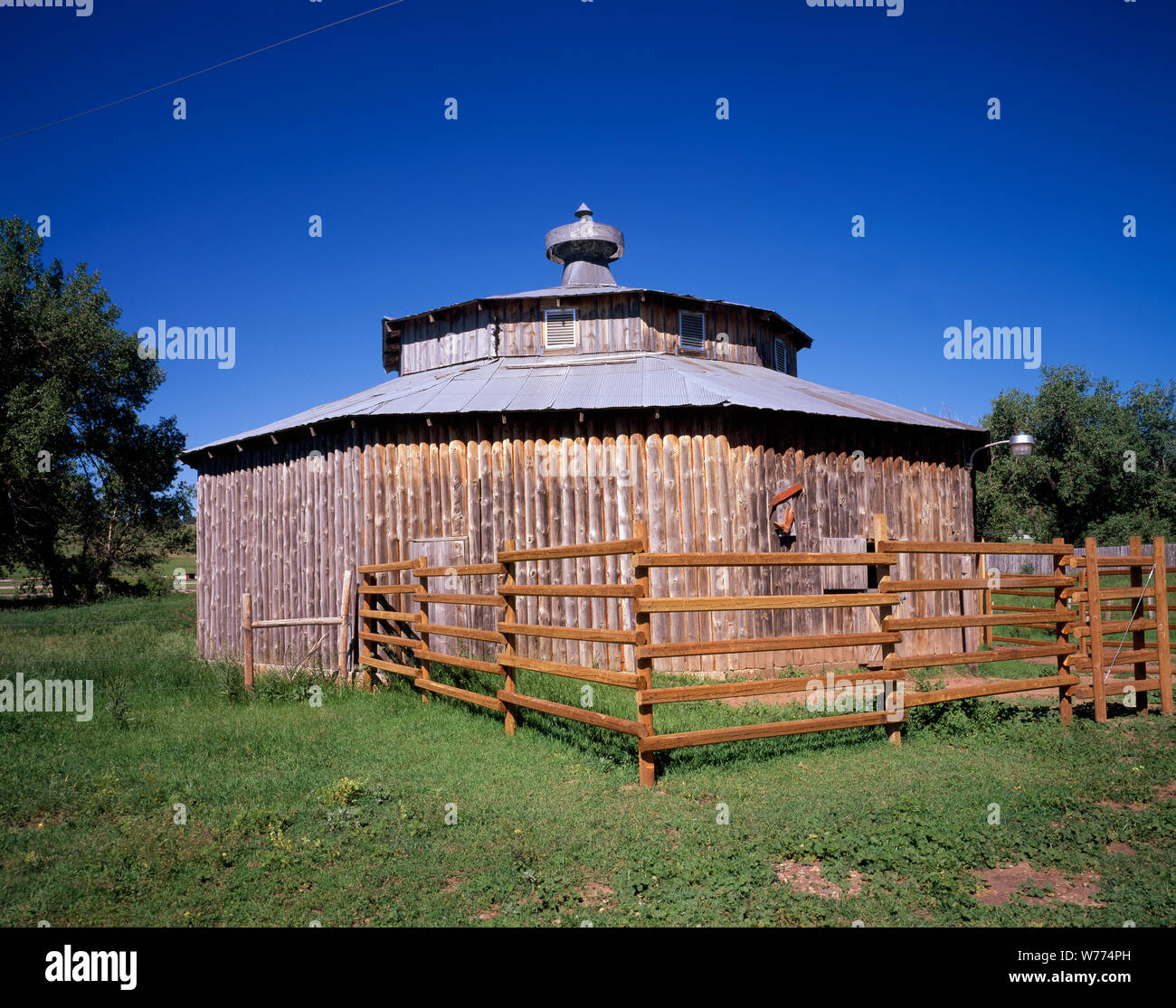 10sided barn, Sturgis, South Dakota Physical description 1