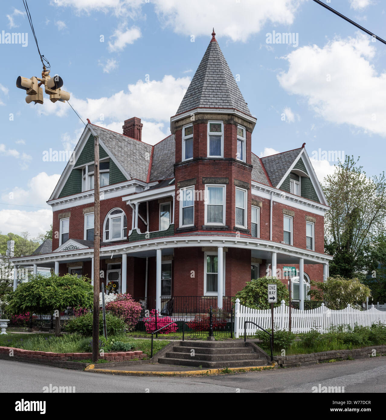 Two story turret hires stock photography and images Alamy
