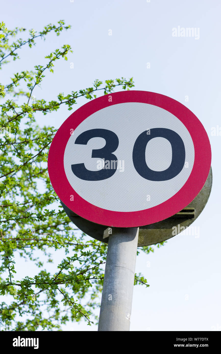 30 mph speed limit sign. England, United Kingdom Stock Photo