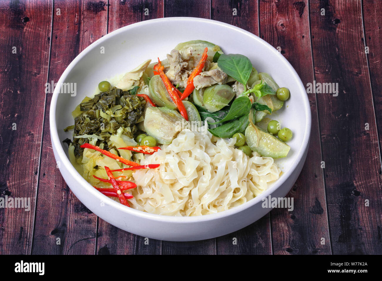 Popular Thai food, Chinese noodle with green chicken curry in coconut milk  topped minced pickle lettuce Stock Photo - Alamy