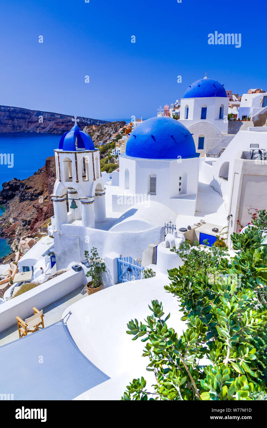 Oia, Santorini, Greece, famous whitewashed village with cobbled streets ...