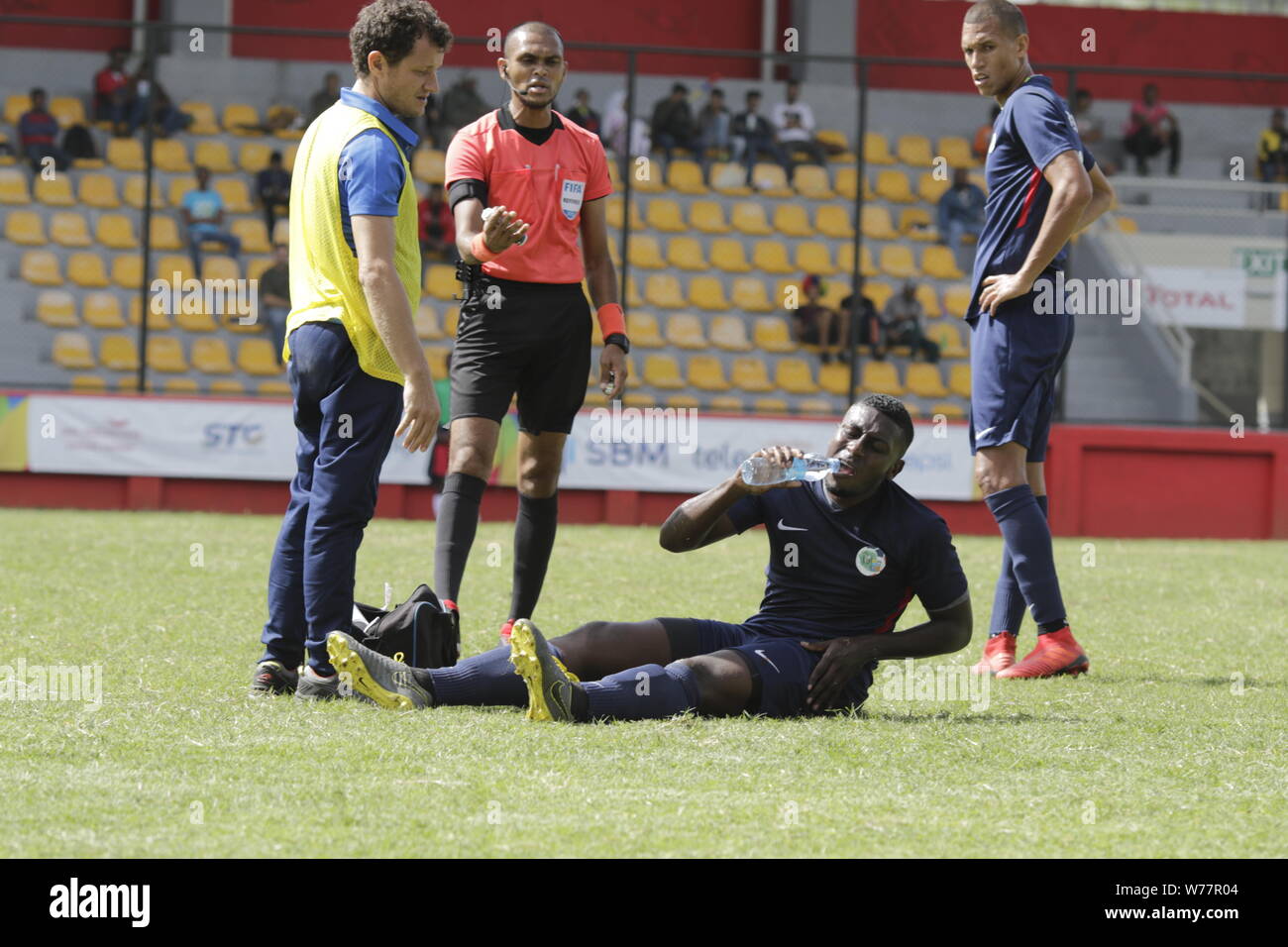 À 24 heures de la finale Maurice-Réunion, aujourd’hui au stade George V, nous sommes allés à la rencontre du sélectionneur mauricien pour mieux défini Stock Photo