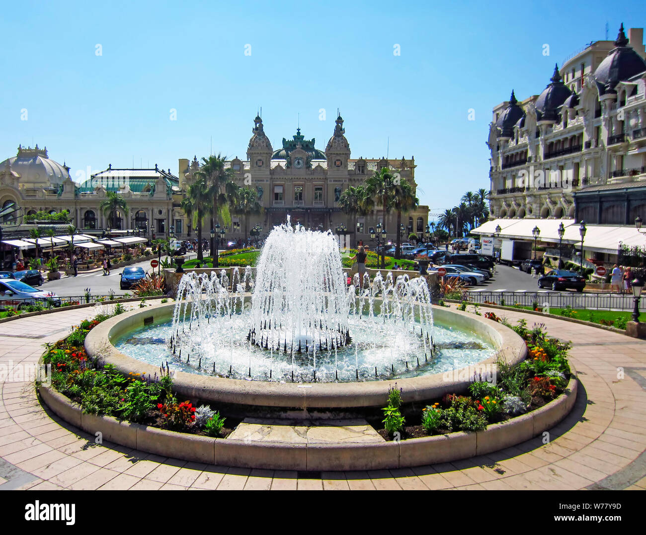 fountain-with-casino-in-monte-carlo-monaco-W77Y9D.jpg