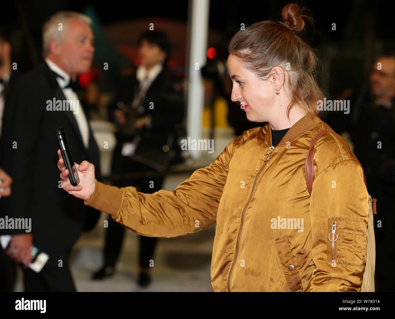 CANNES, FRANCE - MAY 19: a guest takes a selfie before attending the Diego Maradona screening during the 72nd Cannes Film Festival (Mickael Chavet) Stock Photo