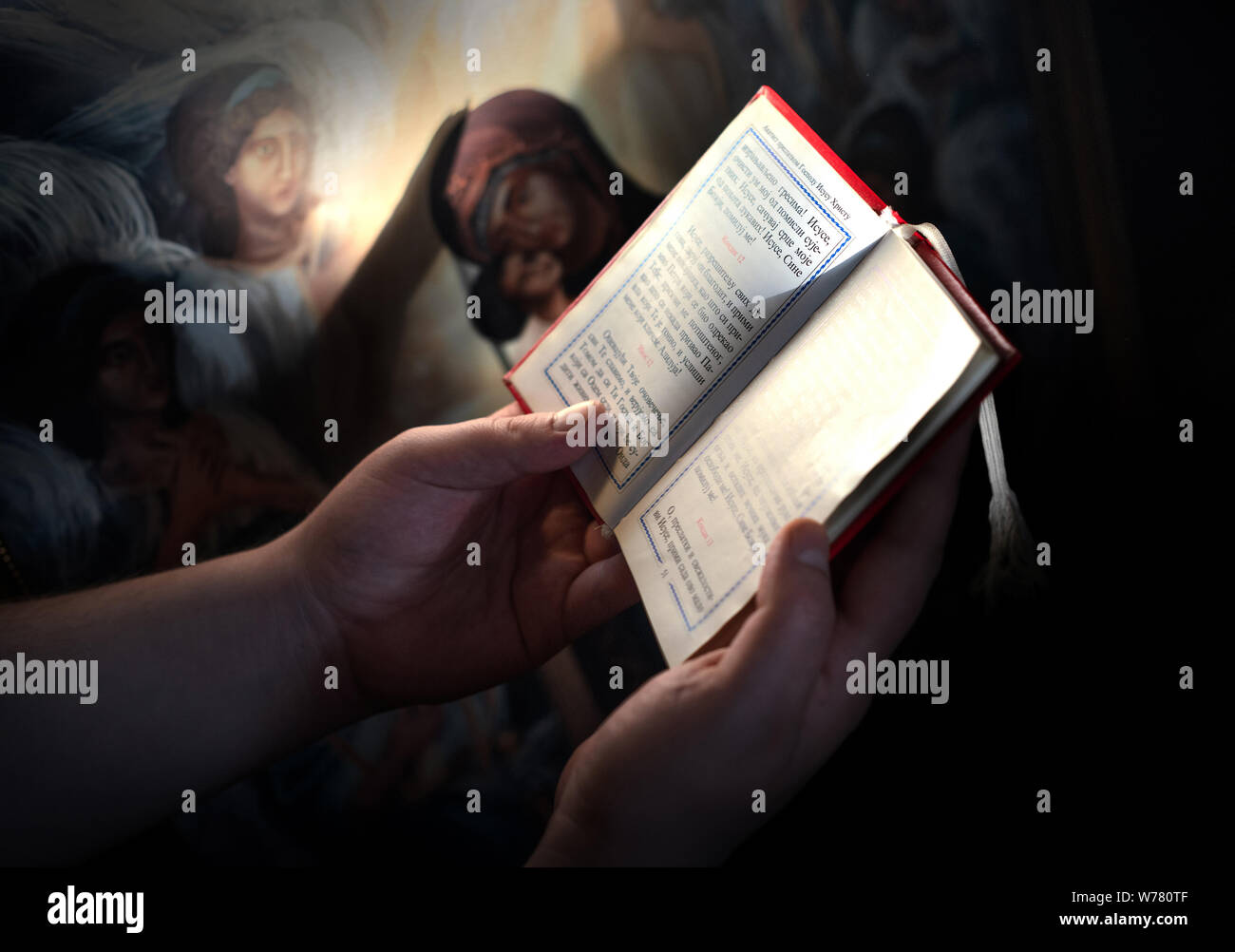 Faithful reading prayer book hi-res stock photography and images - Alamy