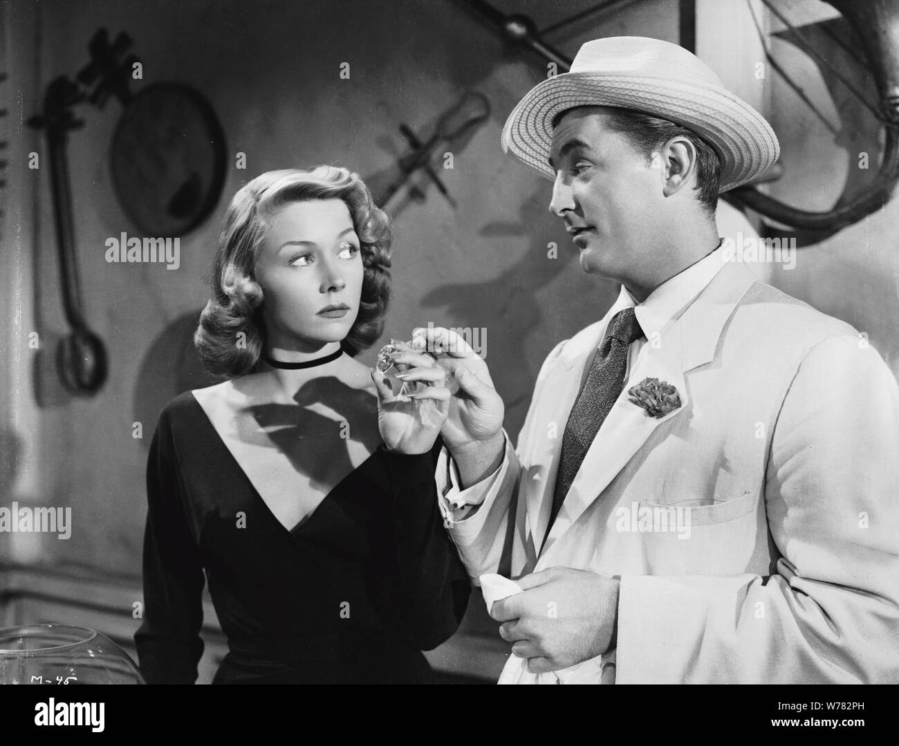 GLORIA GRAHAME, ROBERT MITCHUM, MACAO, 1952 Stock Photo - Alamy