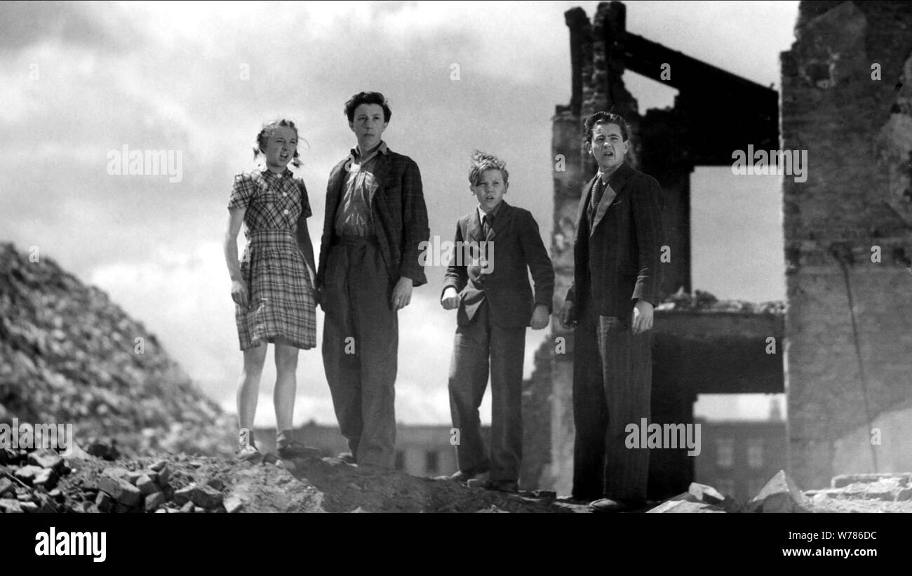 JOAN DOWLING, HARRY FOWLER, DOUGLAS BARR, HUE AND CRY, 1947 Stock Photo