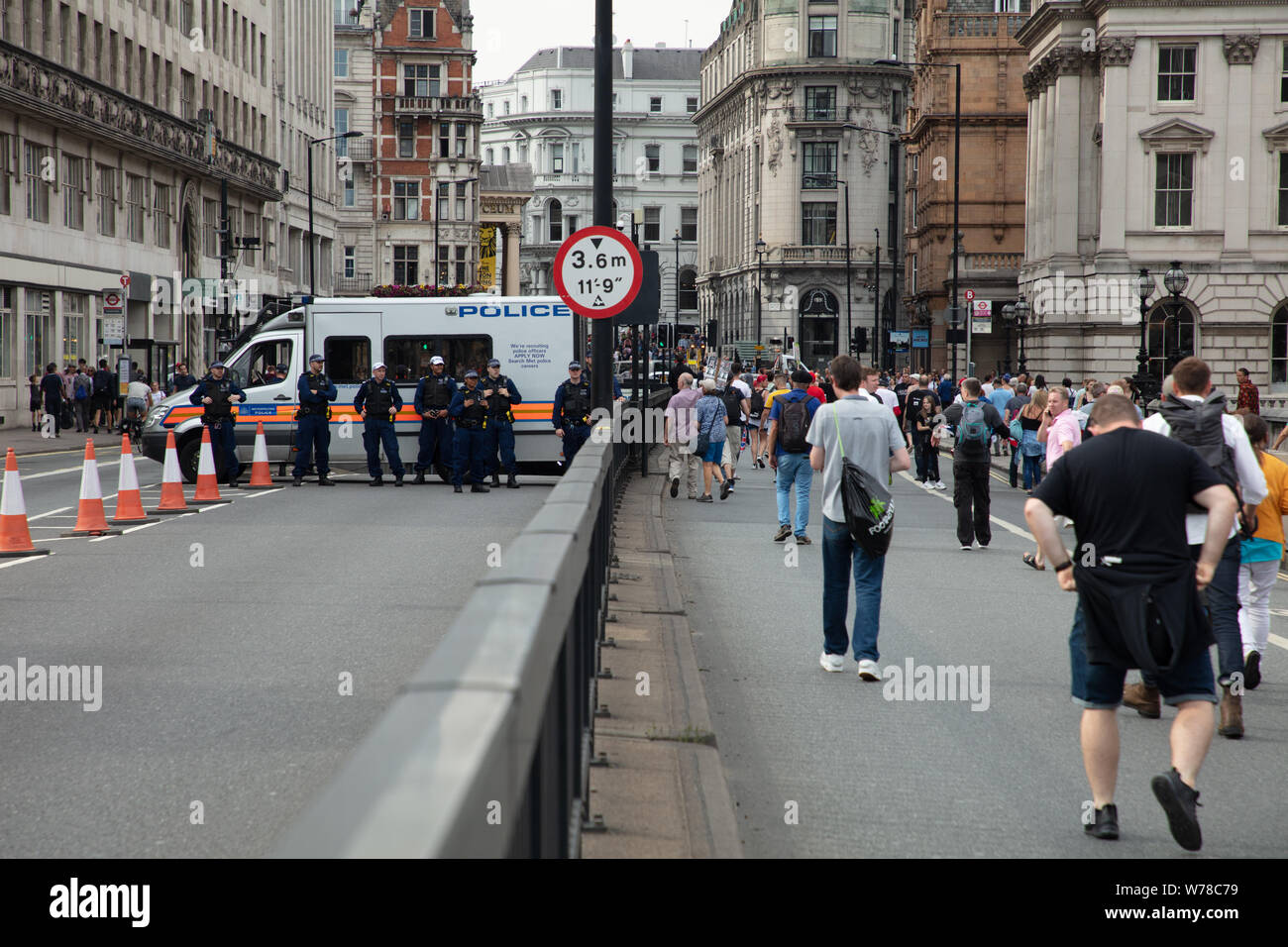 Waterloo bridge wing hi-res stock photography and images - Alamy