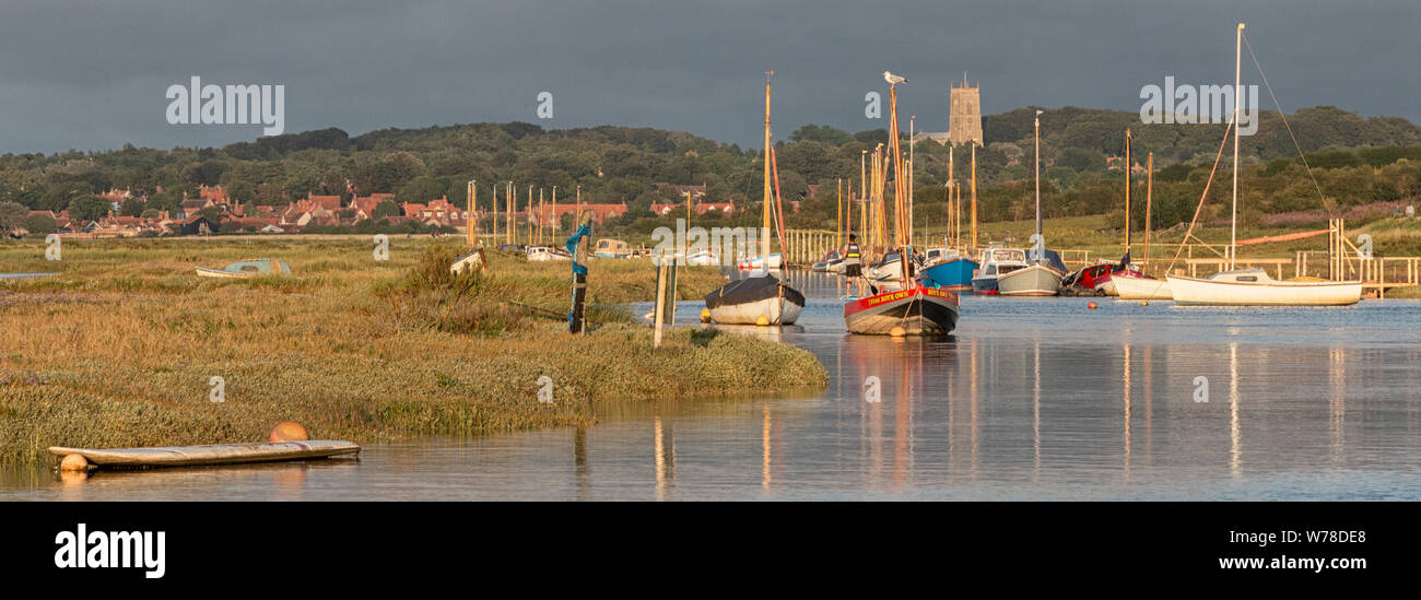 Boats in morston harbour hi-res stock photography and images - Alamy