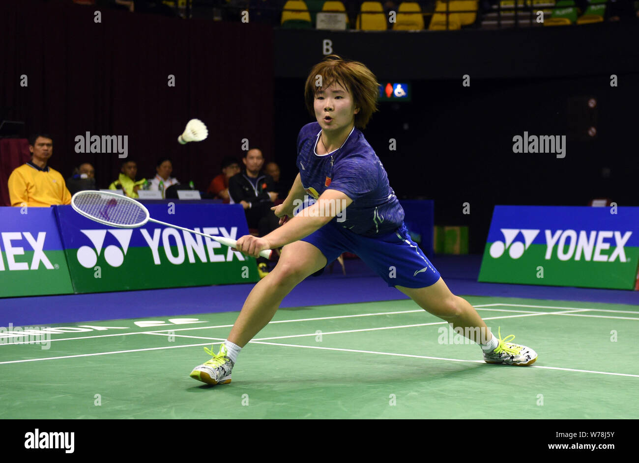He Bingjiao of China returns a shot to Sung Ji-hyun of South Korea in their quarterfinal match of the women's singles during the YONEX-SUNRISE Hong Ko Stock Photo