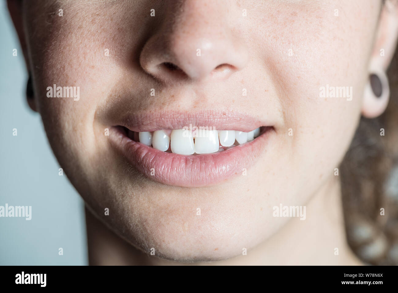 Perfect smile and teeth hi-res stock photography and images - Alamy