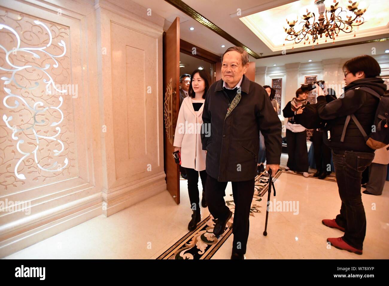 Chinese physicist Chen-Ning Yang, right, also known as Yang Zhenning, and his wife Weng Fan attend a commemorative meeting of the 80th anniversary of Stock Photo