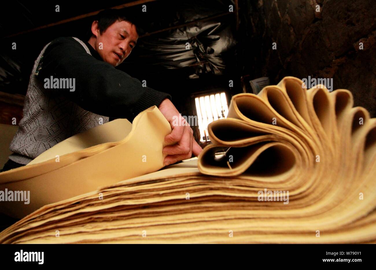Papermaking china hires stock photography and images Alamy