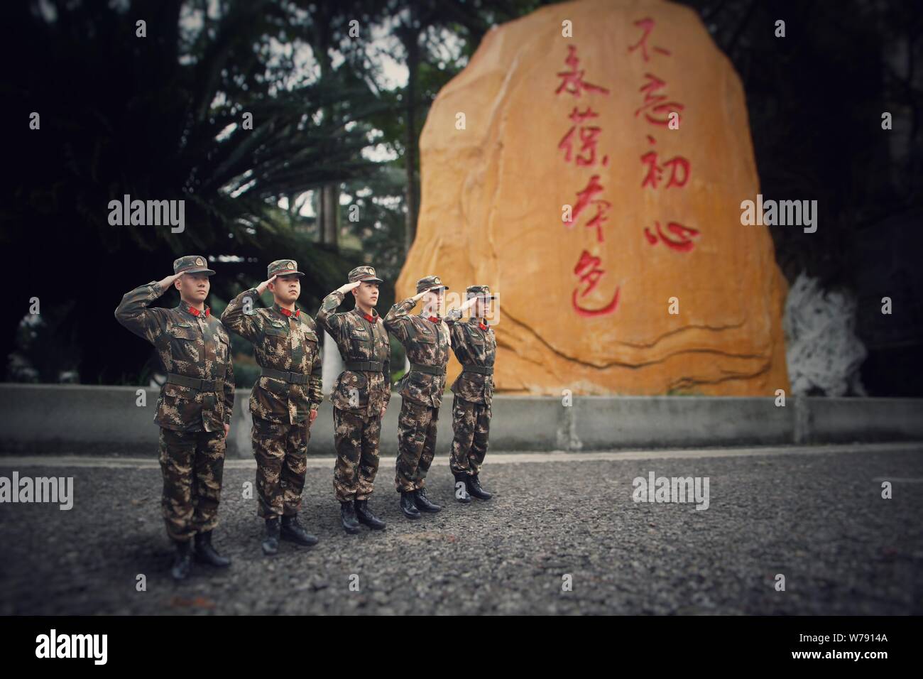 Soldiers Pose Photo High Resolution Stock Photography and Images - Alamy