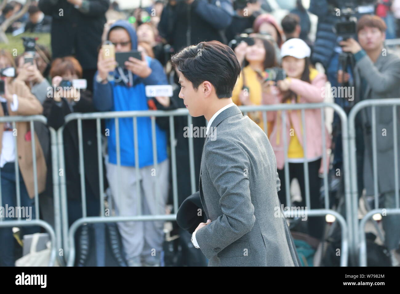 South Korean actress Song Hye-kyo, right, and actor Park Bo-gum attend a  press conference for new TV series Encounter in Seoul, South Korea, 21  Nove Stock Photo - Alamy