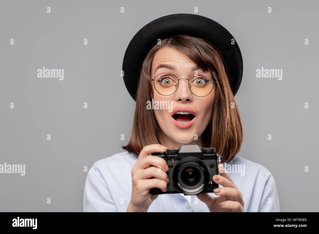 Surprised young woman hi-res stock photography and images - Alamy