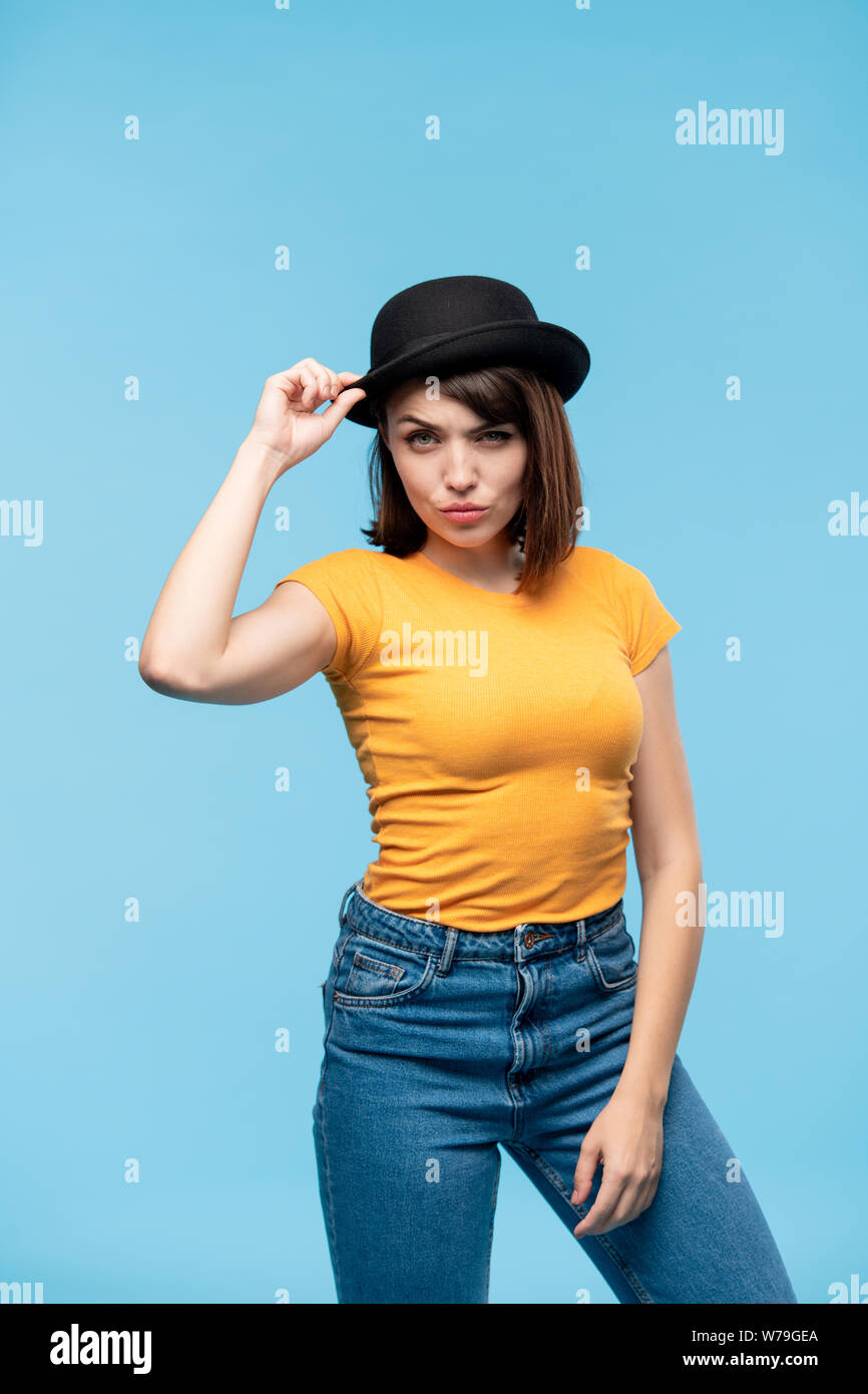 yellow t shirt with blue jeans