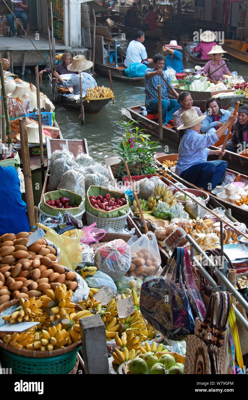 Bang Nam Phueng Floating Market Stock Photo Alamy