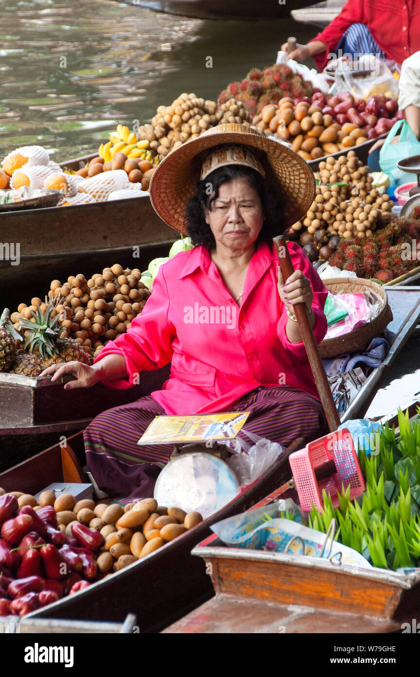 Bang Nam Phueng Floating Market Stock Photo Alamy Bang Nam Phueng Floating Market Stock Photo Alamy