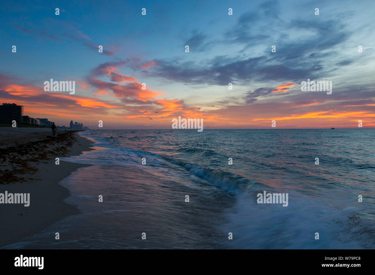 Sunrise On Miami Beach Stock Photo Alamy sunrise-on-miami-beach-stock-photo-alamy