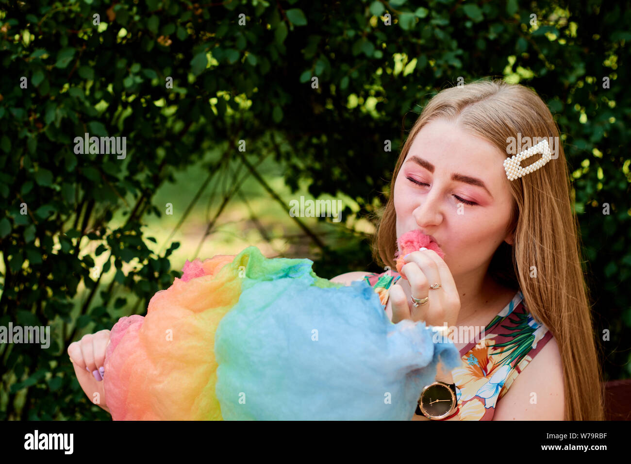 Candy floss girl hi-res stock photography and images - Alamy