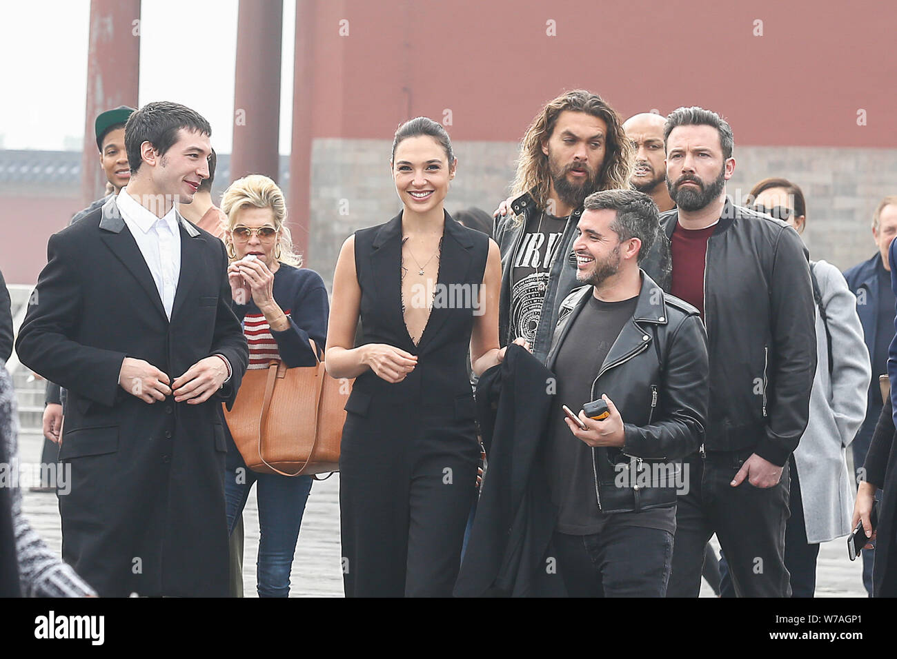 From back left) American actor and singer Ezra Miller, Israeli actress and  model Gal Gadot, American actor and model Jason Momoa, and actor and direc  Stock Photo - Alamy