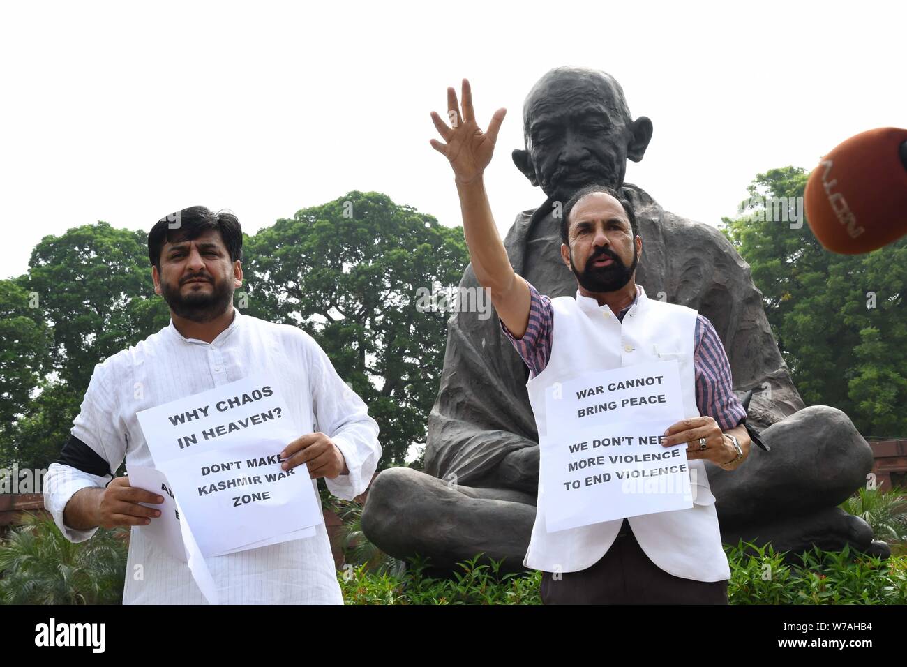 New Delhi, India. 05th Aug, 2019. PDP MP from Jammu and Kashmir Fayaz Ahmad Mir, with his clothes torn, protests against the Union governments move on Article 370, in the Parliament House complex, Credit: Jyoti Kapoor/Pacific Press/Alamy Live News Stock Photo