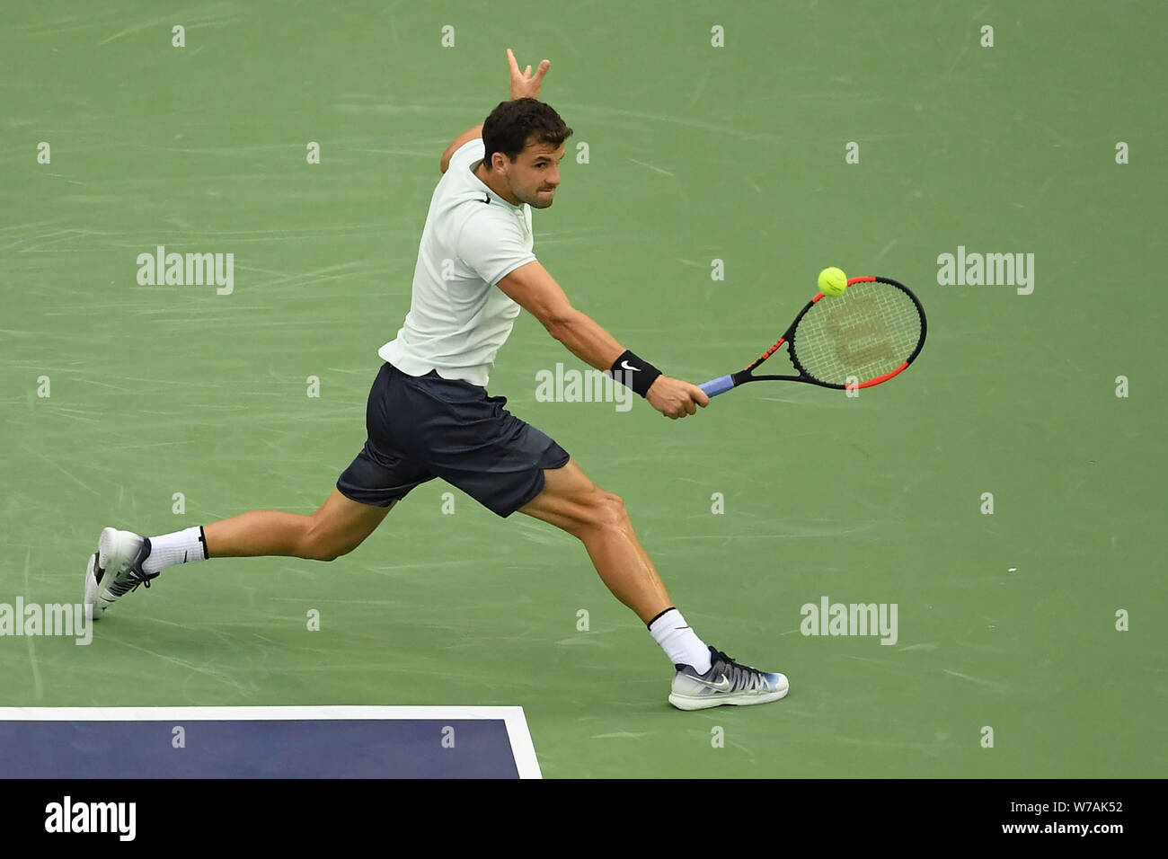 Tennis t hi-res stock photography and images - Page 10 - Alamy, image size:1300x956