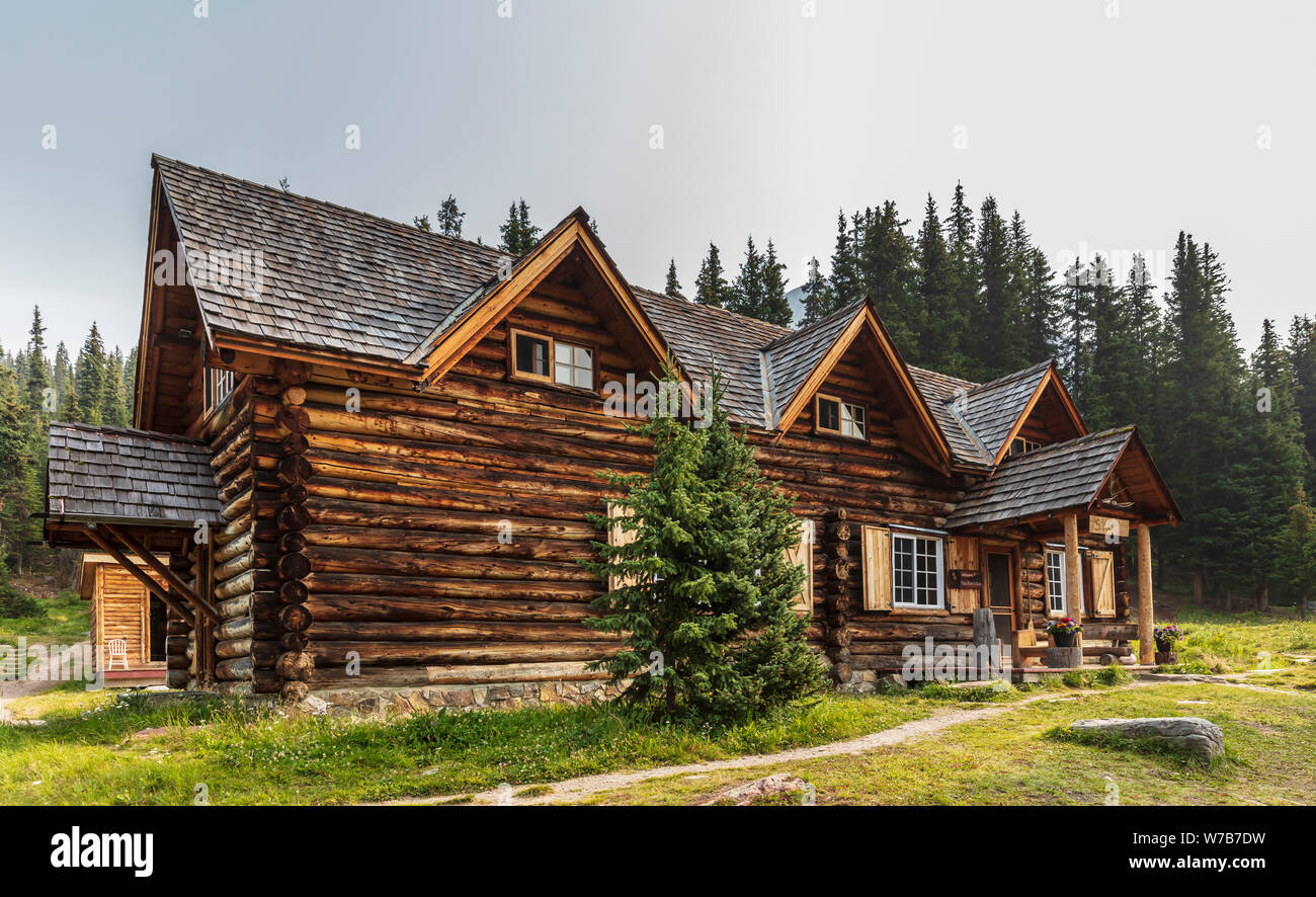 Main lodge at Skoki Ski Lodge, a remote backcountry lodge located near Lake Louise in Banff National Park, Alberta, Canada. Stock Photo