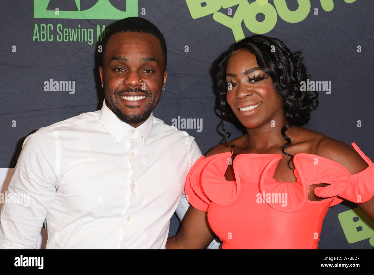 Boy porno tomosha qiling Nijnevartovskda royxatdan otmasdan jinsiy aloqa