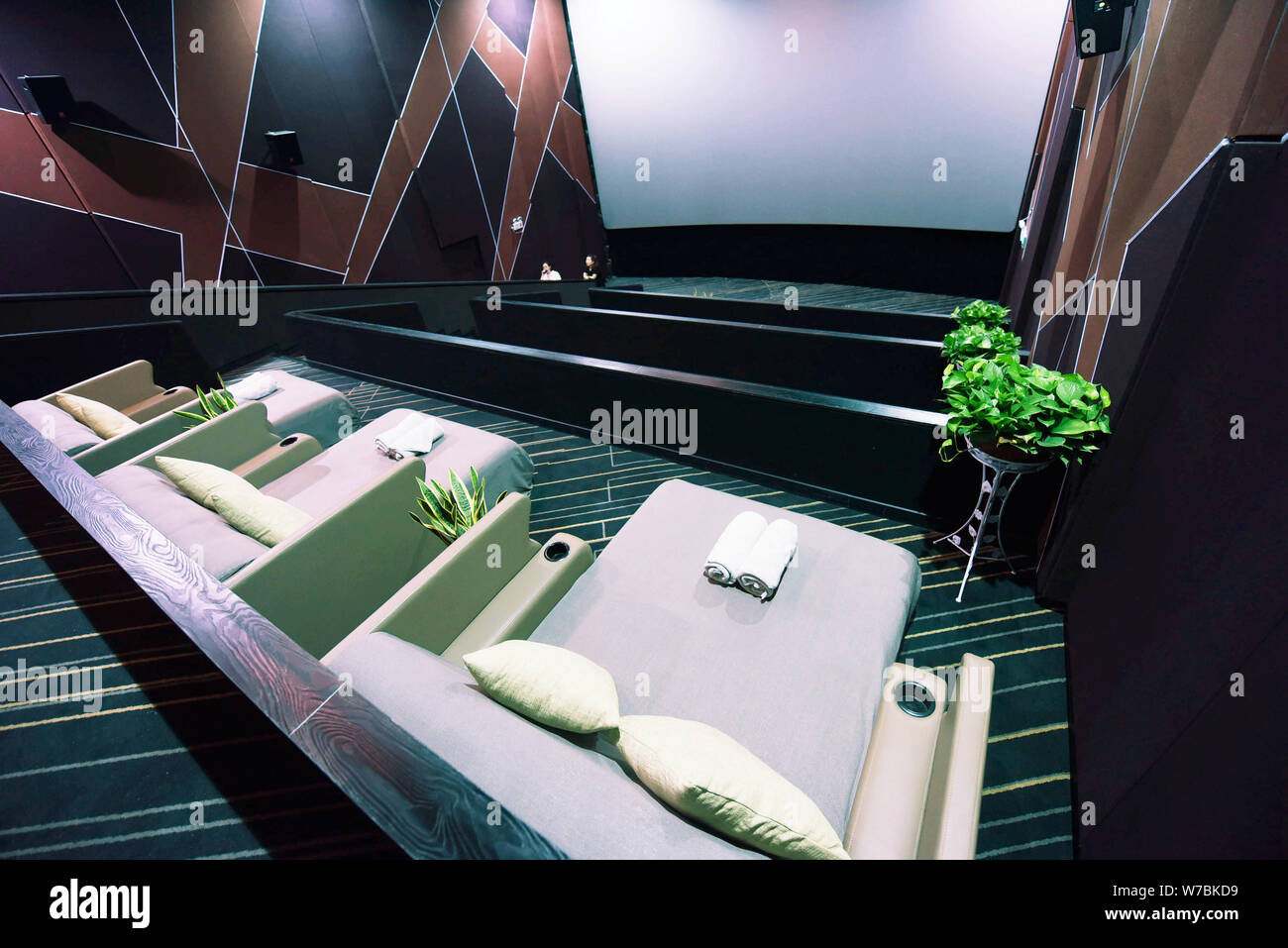 View of the bed seats in Hangzhou's first bedroom cinema in Hangzhou city,  east China's Zhejiang province, 10 october 2017. Hangzhou's first bedroom  Stock Photo - Alamy
