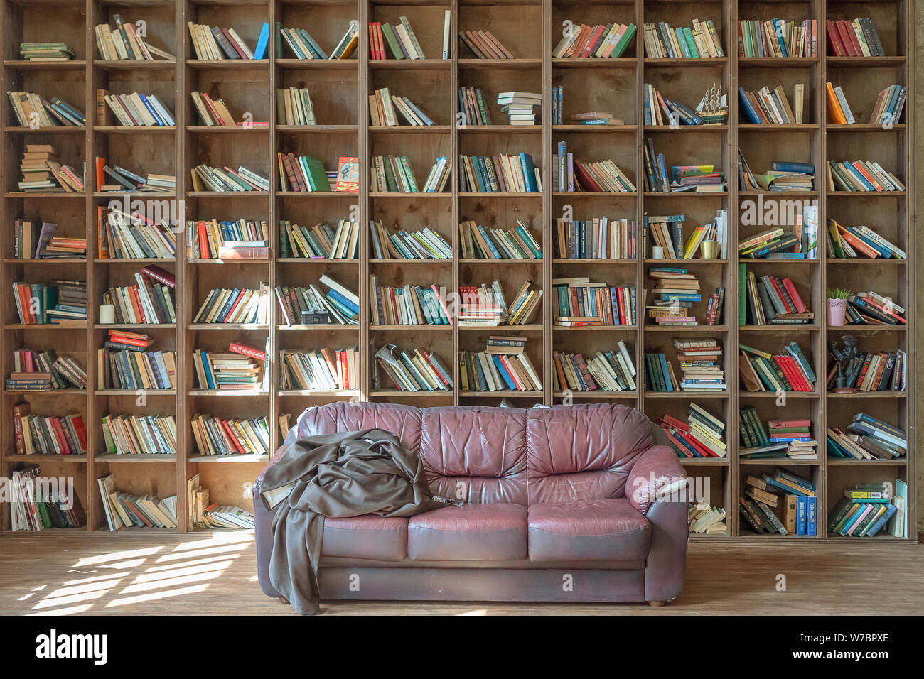 Huge Bookcase Stock Photos Huge Bookcase Stock Images Alamy