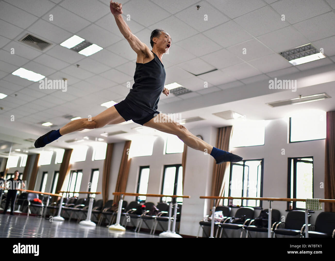 Average age hi-res stock photography and images - Alamy