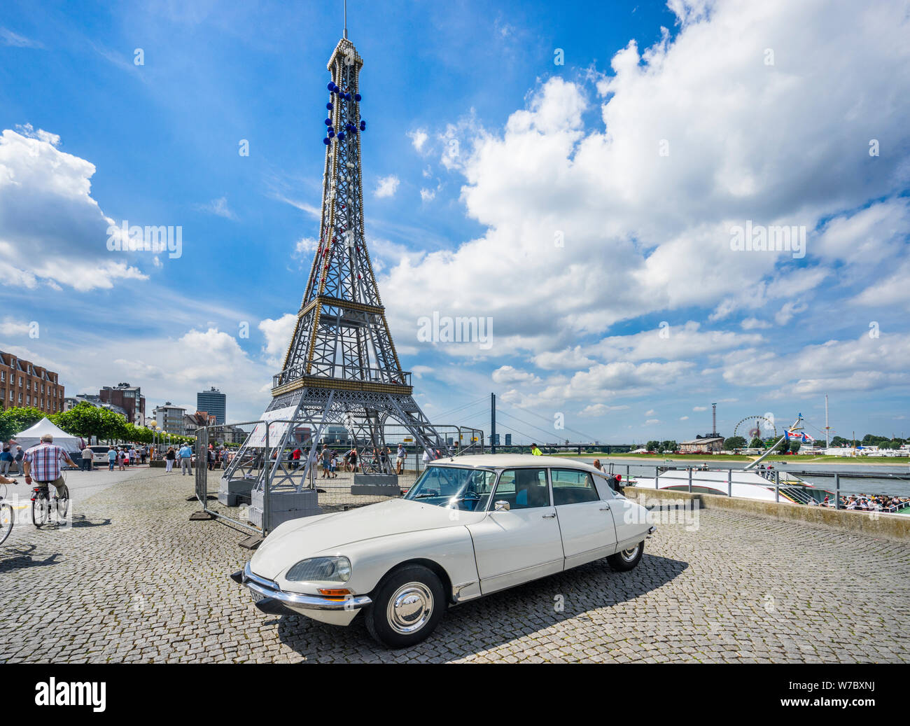 vintage Citroën DS displayed during the biggest French festival in Germany, the famous 'Frankreichfest' in Dusseldorf against the backdrop of a mock E Stock Photo