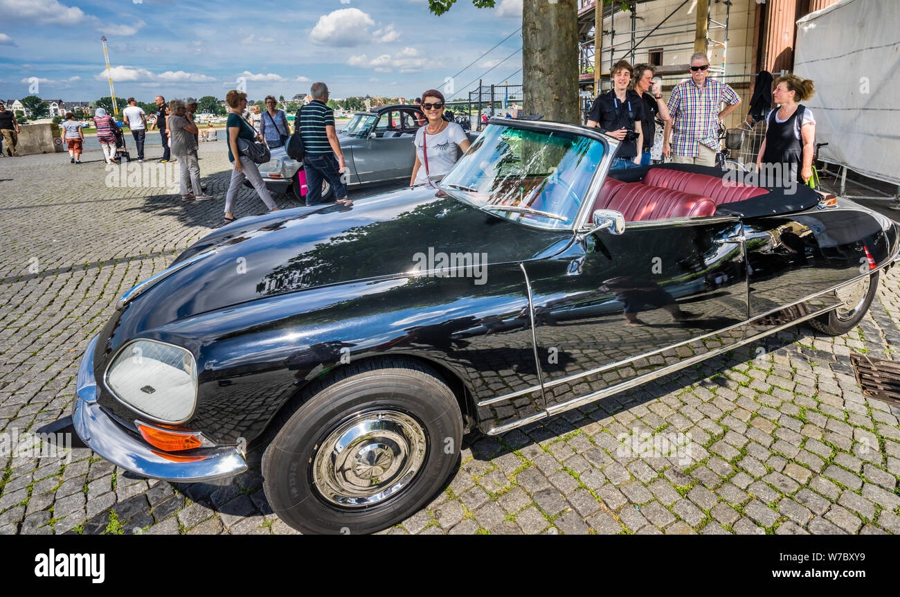 vintage Citroën DS Convertible displayed during the biggest French festival in Germany, the famous 'Frankreichfest' at Düsseldorf Rhein promenade, Nor Stock Photo