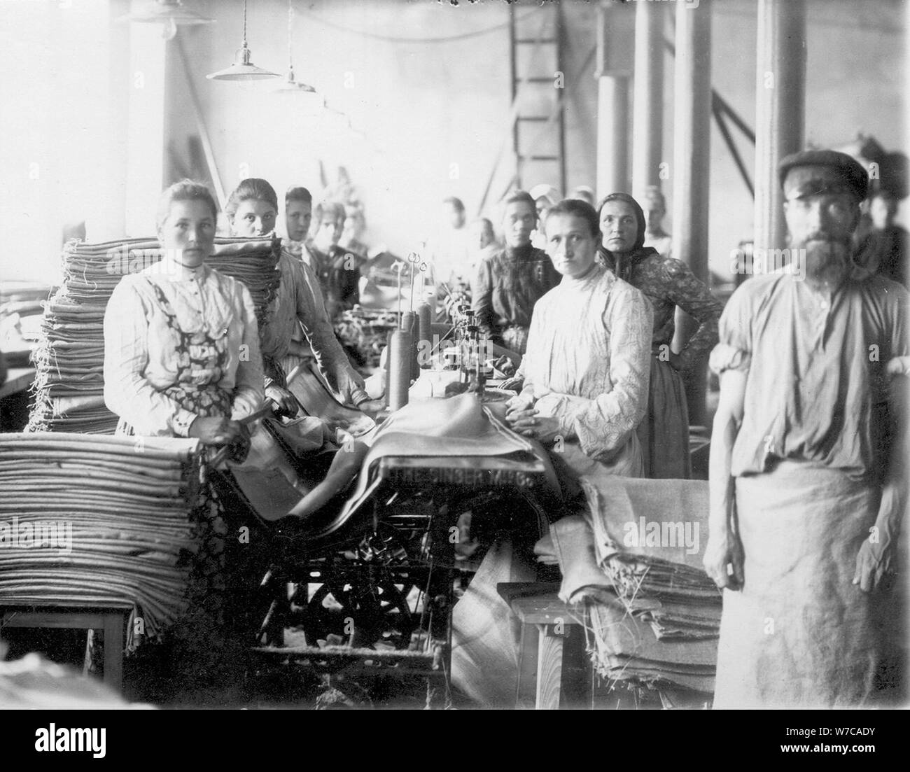 Okulov textile bag factory. Kulotino, 1905. Artist: Anonymous Stock Photo