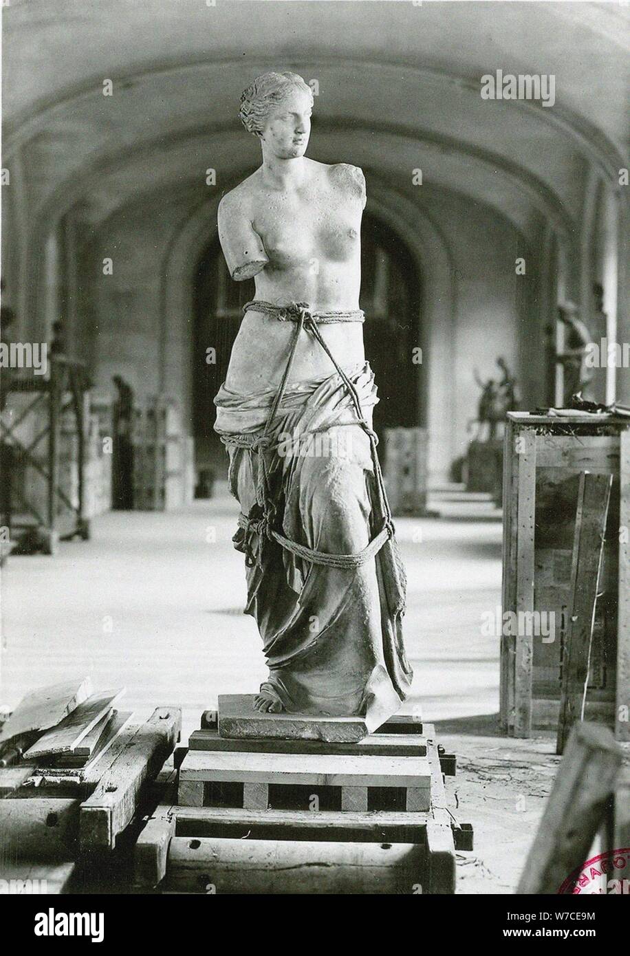 Preparing Venus de Milo for transport from the Louvre to Valençay, 1939. Stock Photo