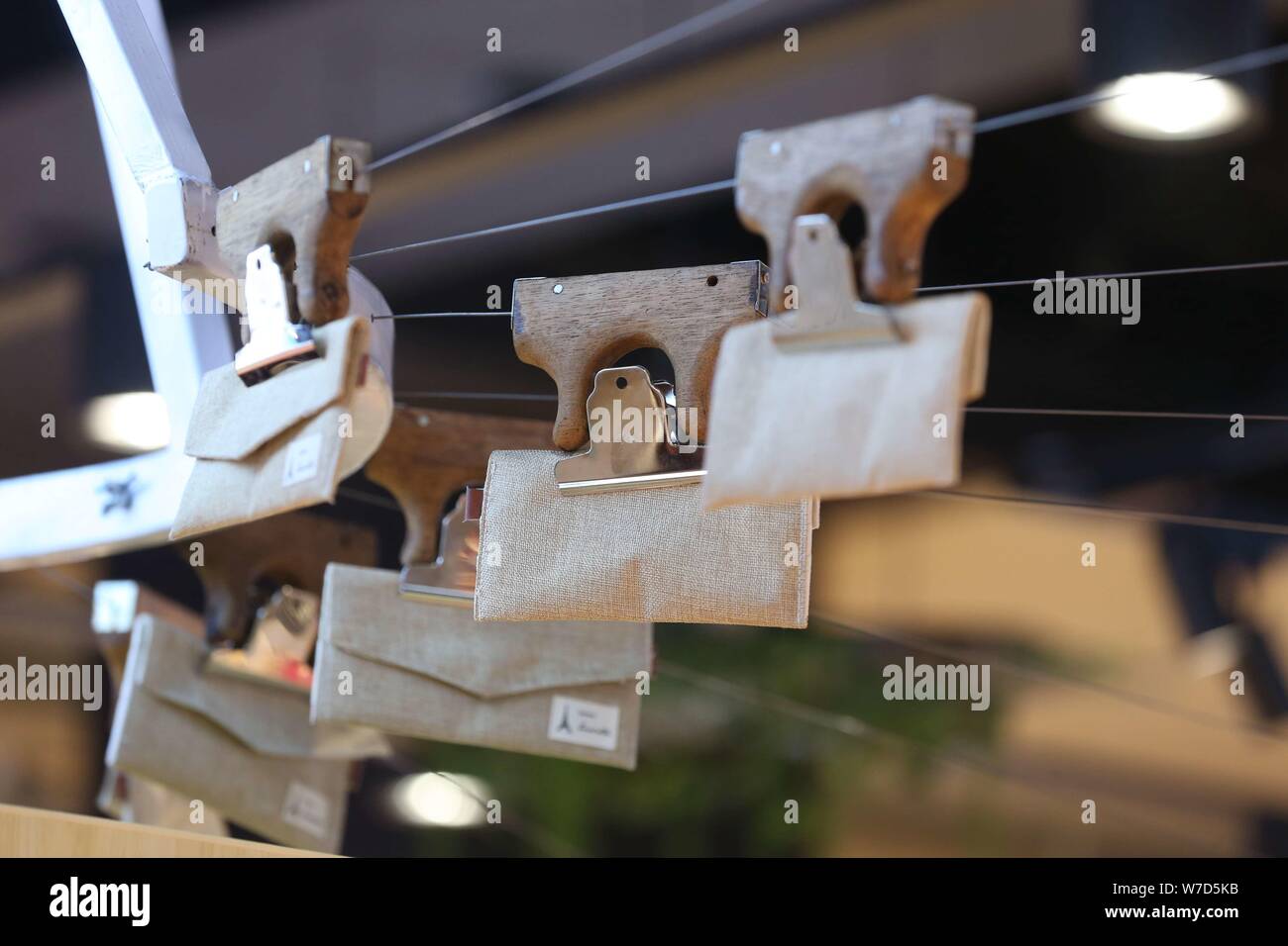 View of envelopes suspended on steel wires for making payments at a shopping mall in Shanghai, China, 9 October 2017.   An old-fashioned method for ma Stock Photo