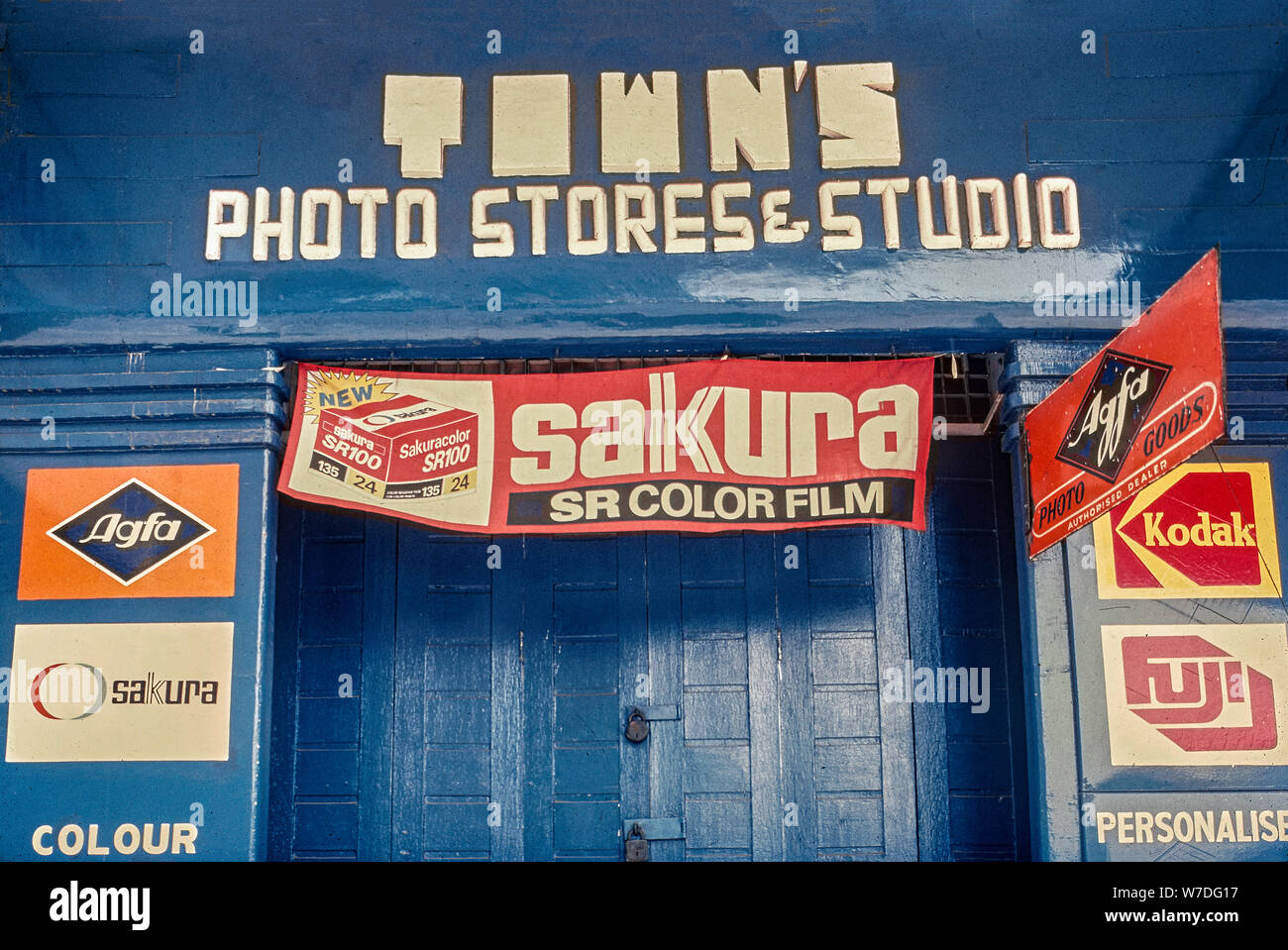 02 Jun 2016 Art Deco Typography Analog Photo Stores Studio At