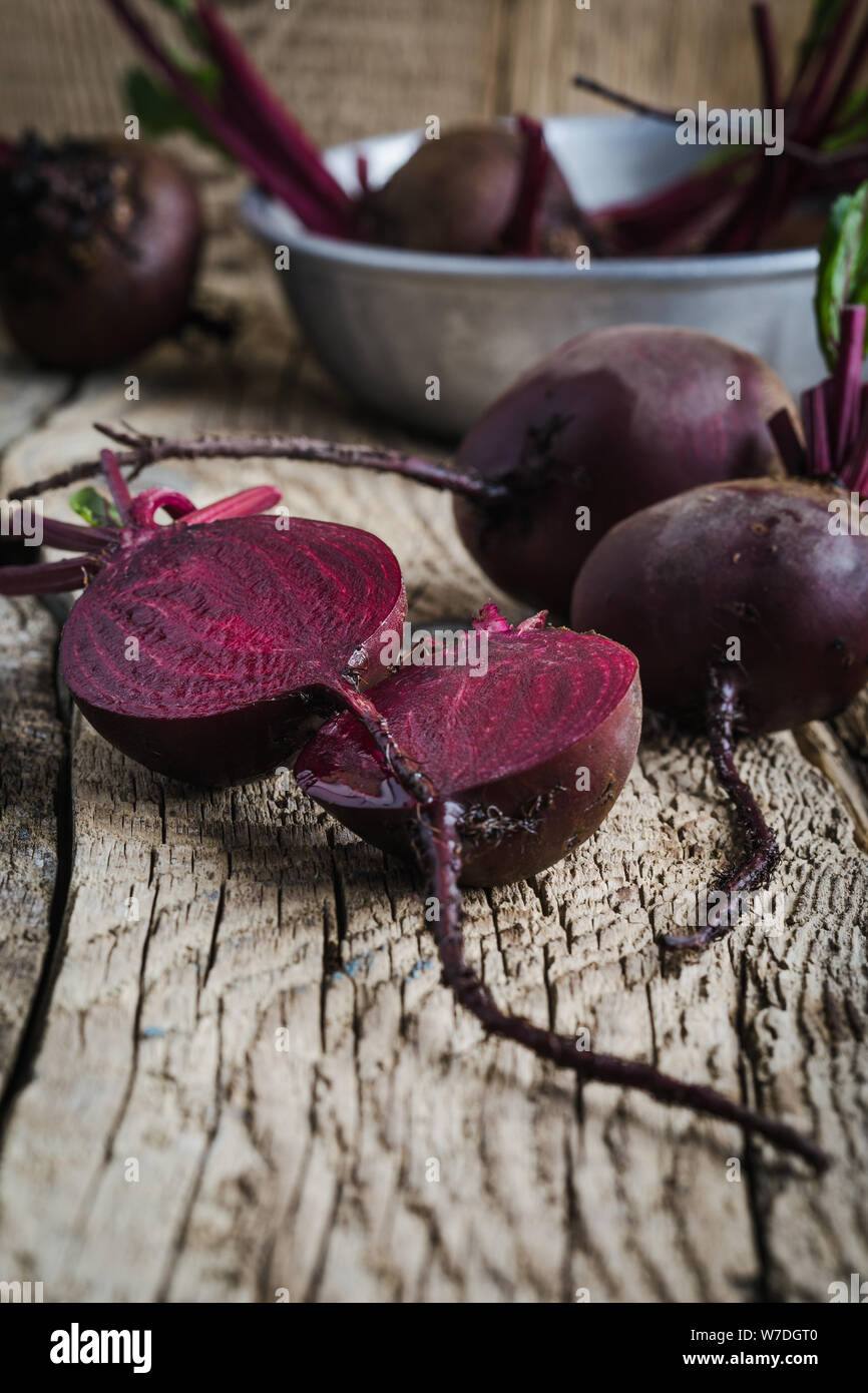 Fresh homegrown beetroots on wooden rustic table, plant based food, local produce, close up. Organic vegetables, healthy  vegan eating, harvest time Stock Photo