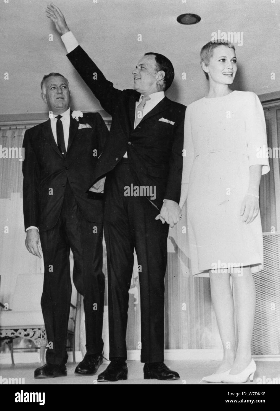 Frank Sinatra and Mia Farrow after their wedding in Las Vagas, USA, 1966.  Artist: Unknown Stock Photo - Alamy