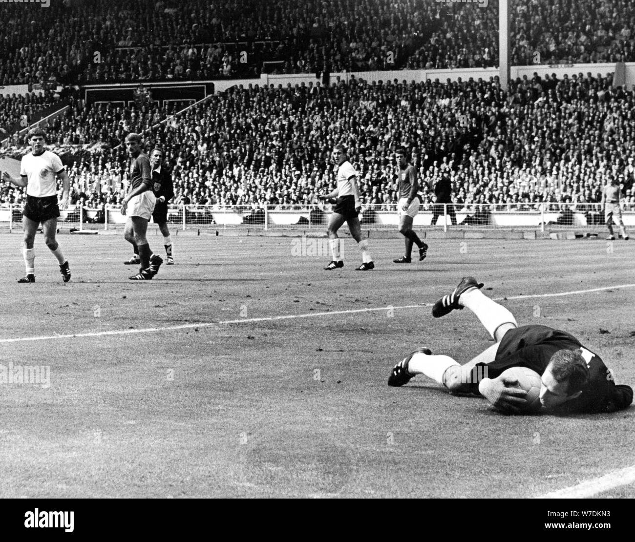 1966 world cup football final hi-res stock photography and images - Alamy
