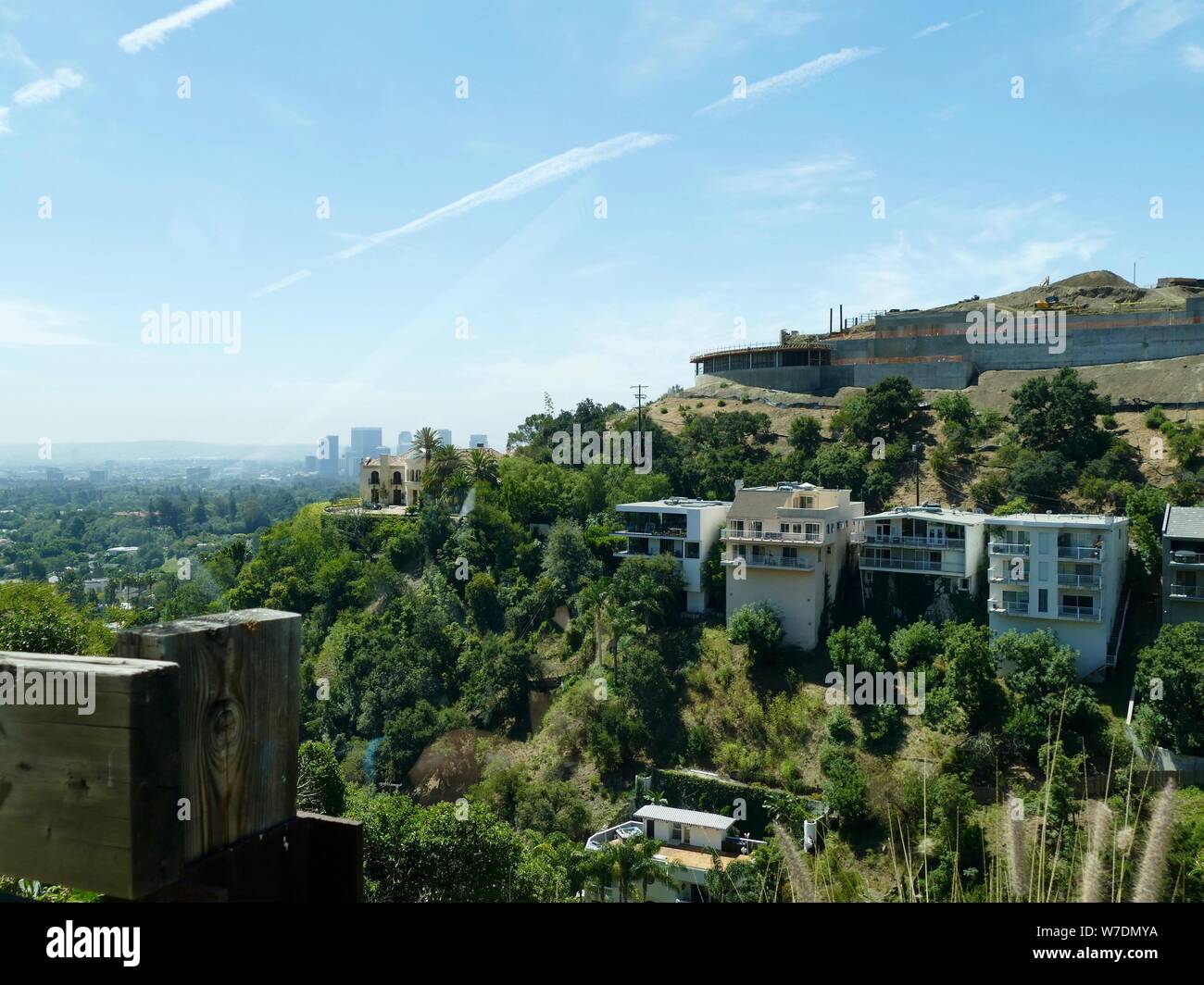 Los Angeles, USA. 03rd Aug, 2019. On the former property of actress Sharon Tate there is today a new building (centre, l outside) in the hills above the luxury quarter Beverly Hills. A barbaric series of murders scared the world 50 years ago. Sect leader Charles Manson incited his followers to blood orgies. In 1969 also the highly pregnant actress Sharon Tate was killed. (to dpa '50 Years after the Manson Bloodbath: On the Trails of Sharon Tate') Credit: Barbara Munker/dpa/Alamy Live News Stock Photo