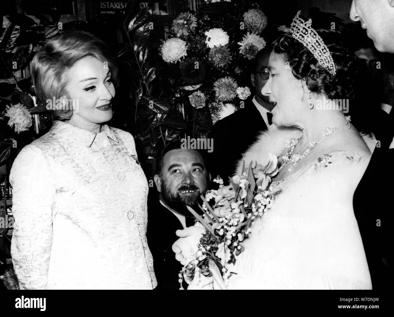 Queen elizabeth the queen mother 1963 hires stock photography and