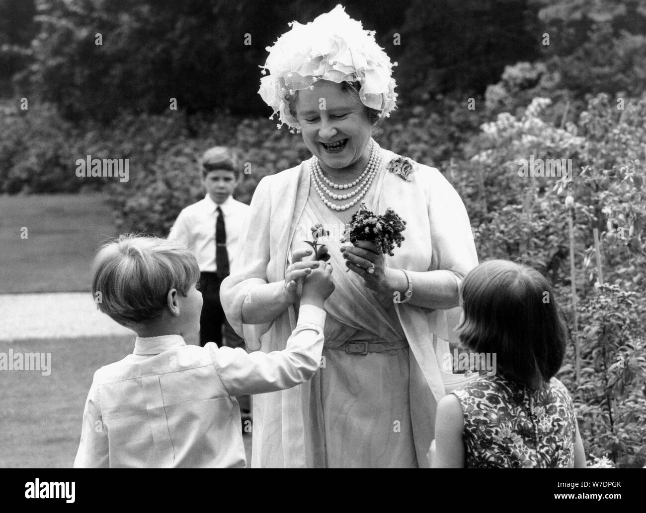 Sarah armstrong jones hires stock photography and images Alamy