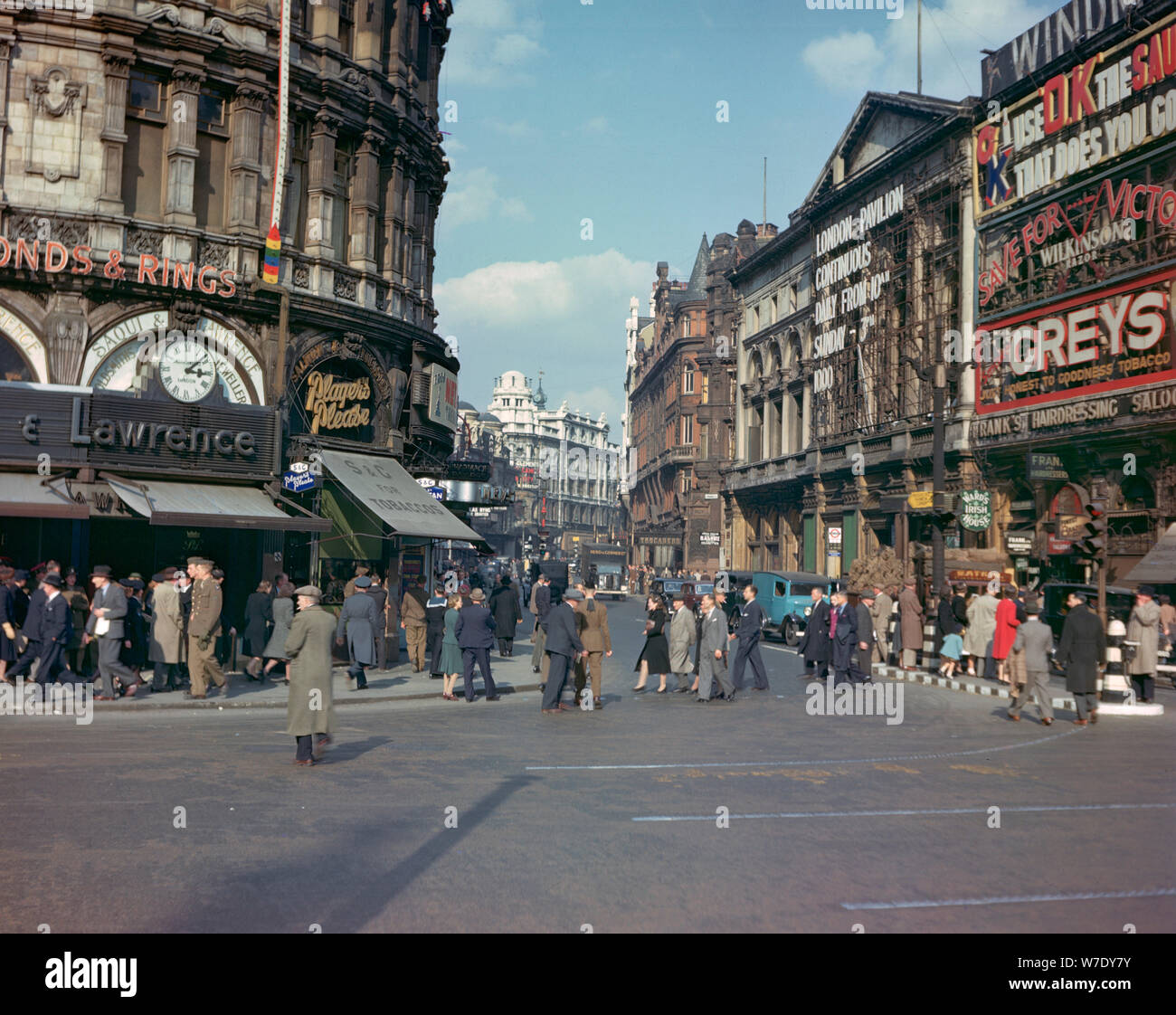 1940s piccadilly circus hires stock photography and images Alamy