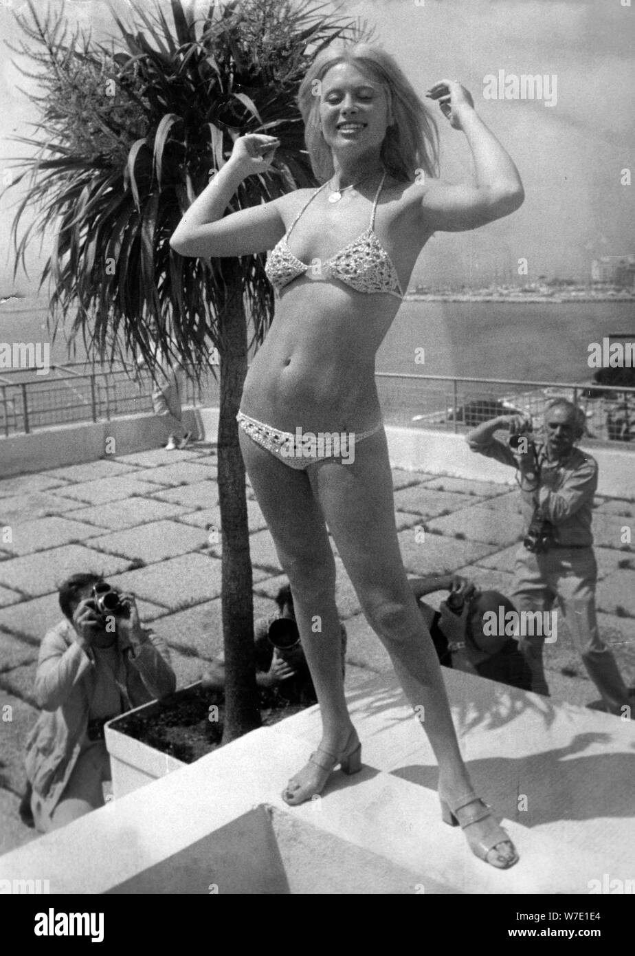 Bikini woman cinema hi-res stock photography and images - Alamy