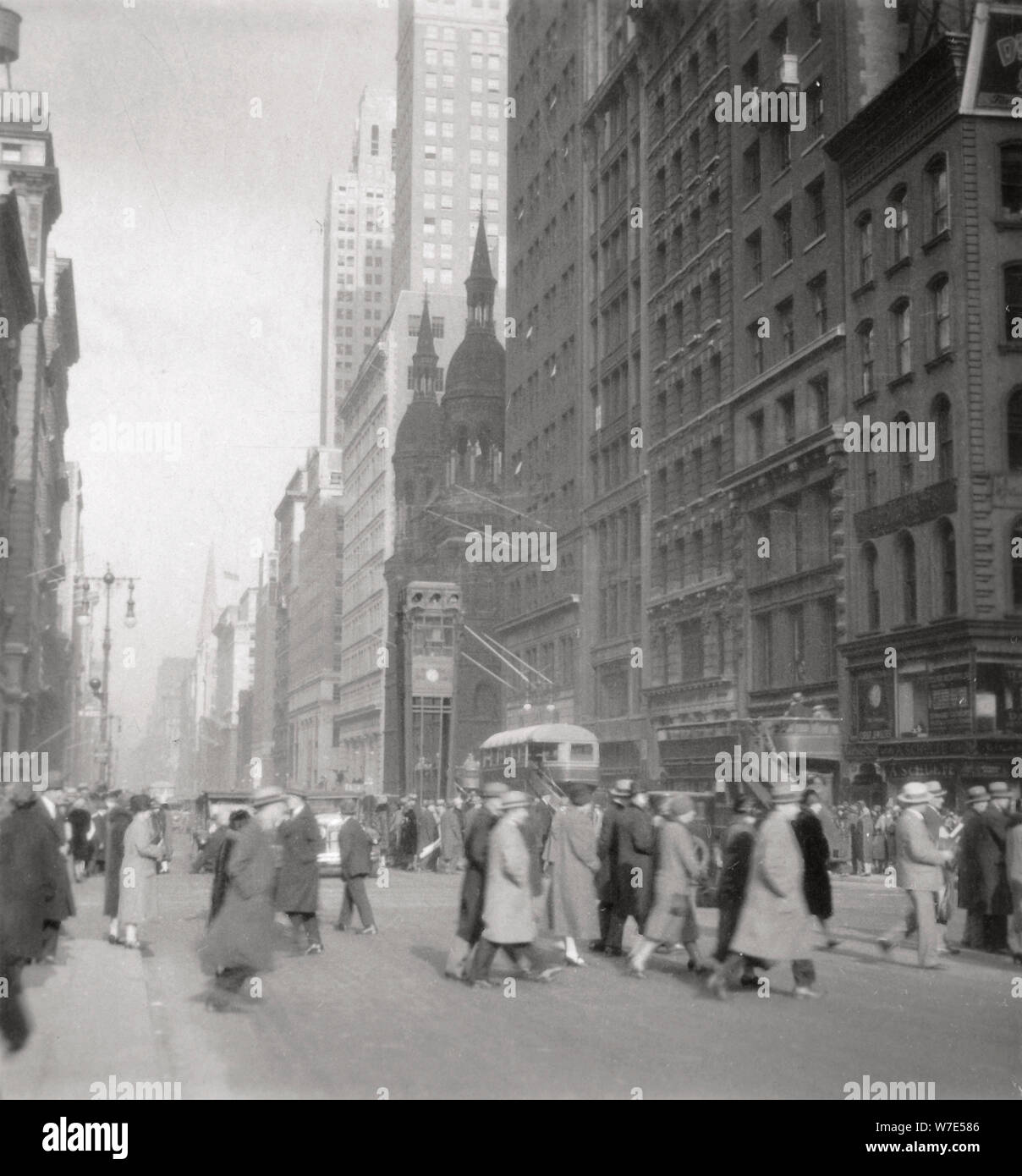 5th Avenue, New York City, USA, 20th century. Artist: J Dearden Holmes Stock Photo
